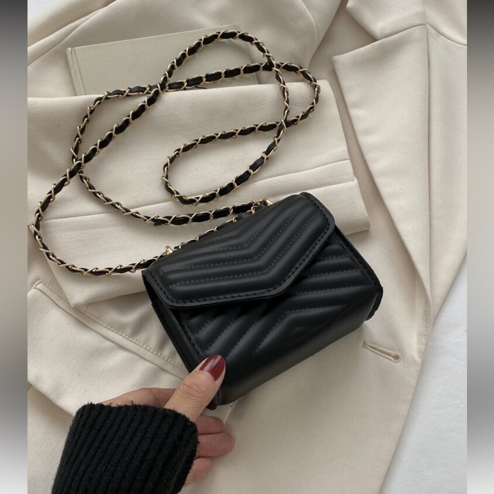 Quilted Chevron Chain Shoulder Bag - Black & White - Picture 8 of 14